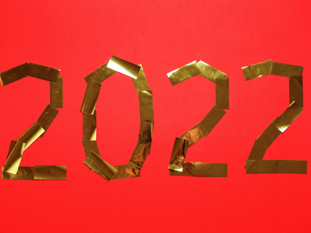 2022 in gold on a red background